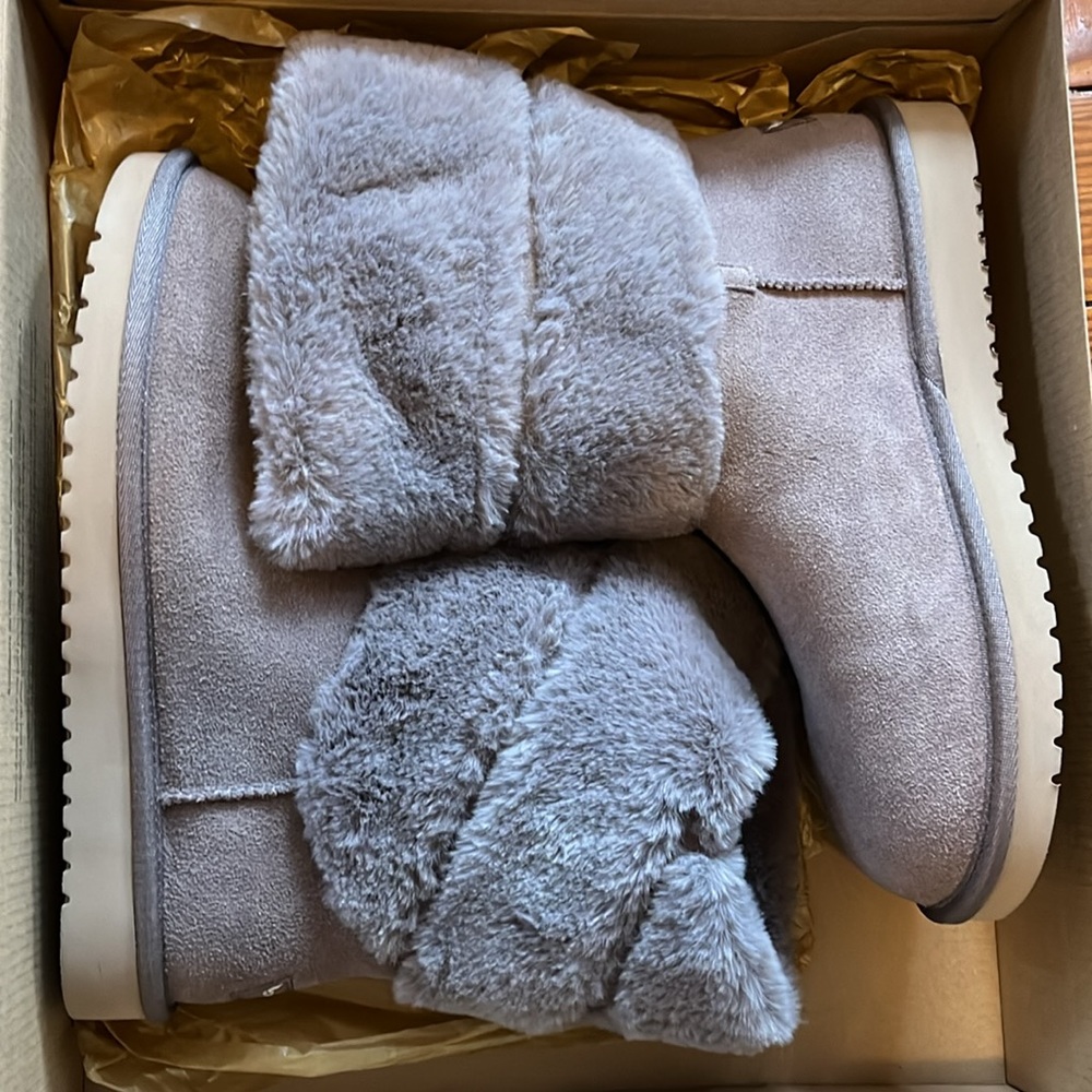 Brand new never worn Koolaburra by UGG. Warm and fuzzy, gray in color